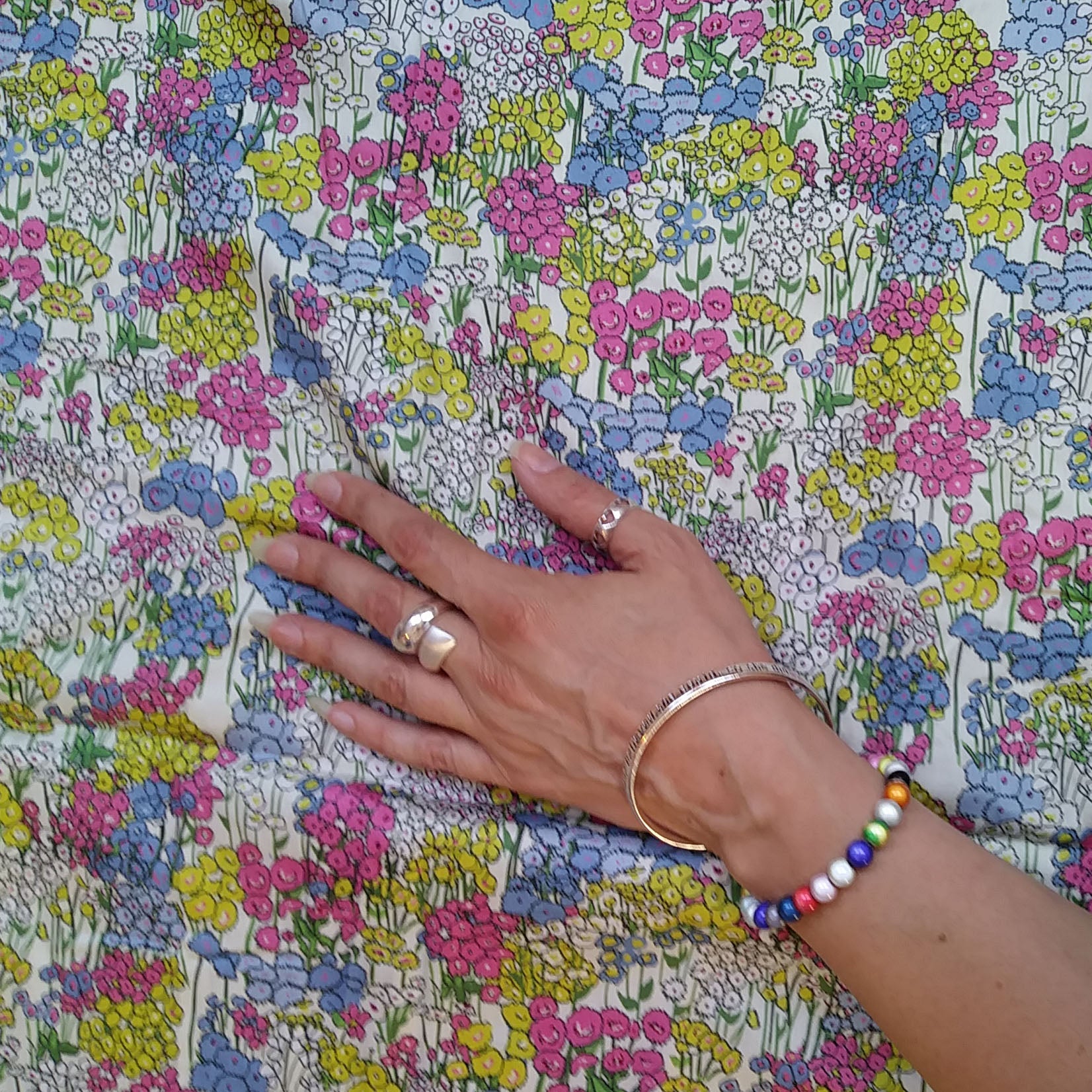 Remnant - 300cm x 150cm - Cream Flower Garden Fabric - Cotton Sateen