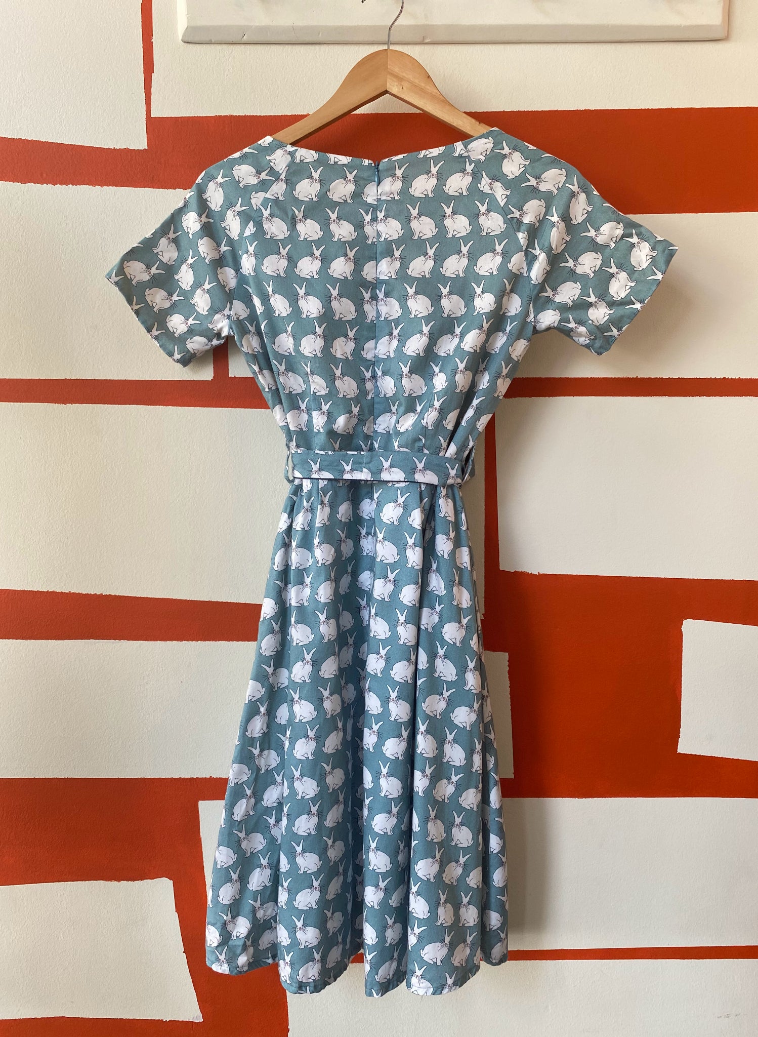 blue and whit rabbit pattern dress with short sleeves in 100% organic cotton sateen - preloved / secondhand by palava