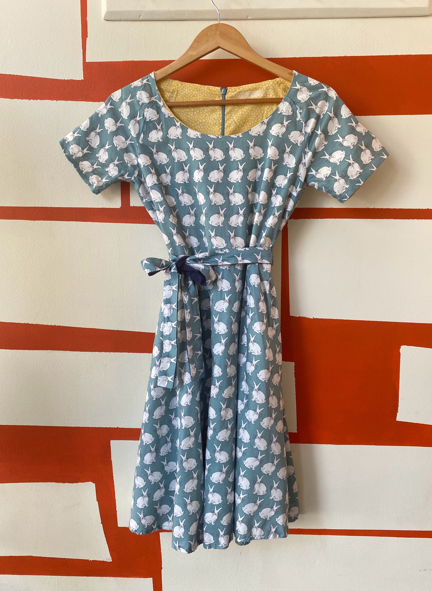 blue and whit rabbit pattern dress with short sleeves in 100% organic cotton sateen - preloved / secondhand by palava