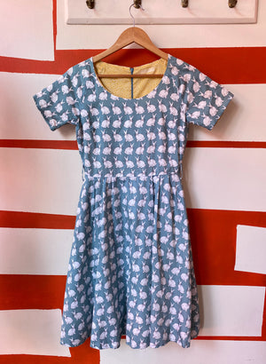 blue and whit rabbit pattern dress with short sleeves in 100% organic cotton sateen - preloved / secondhand by palava